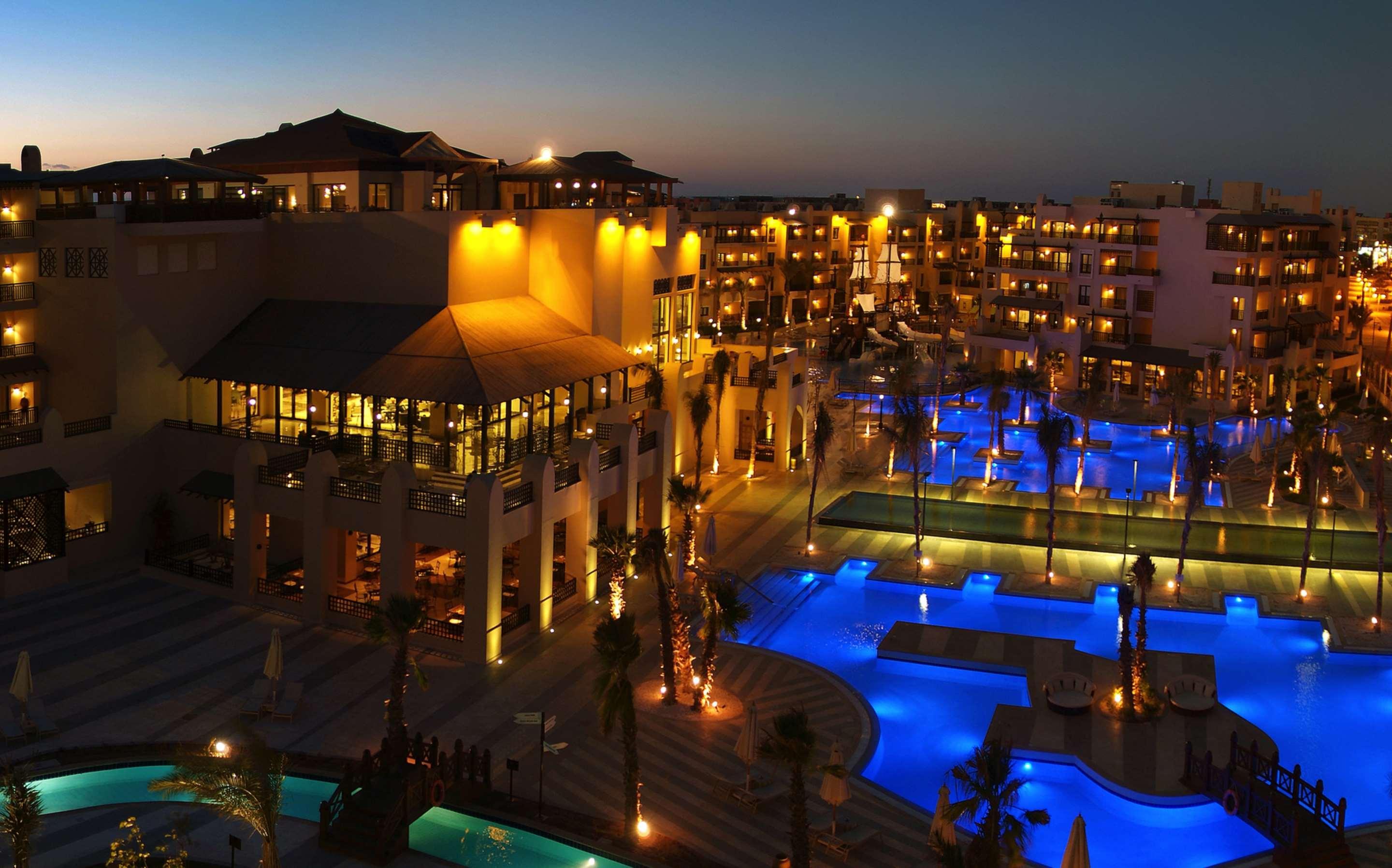 Steigenberger Aqua Magic, All Inclusive Hurgada Dış mekan fotoğraf The resort at night